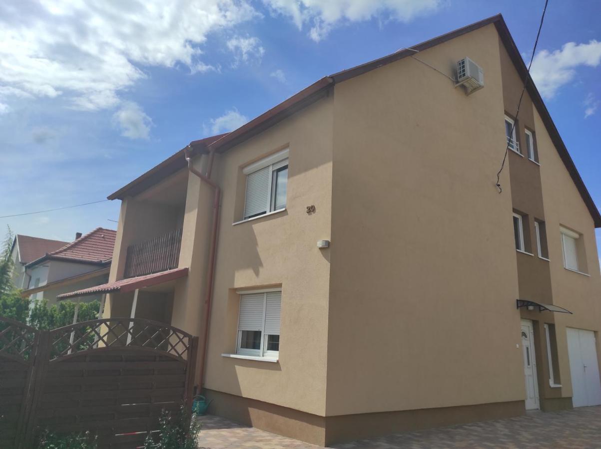 Appartamenti Delle Vacanze Keszthely Bagian luar foto