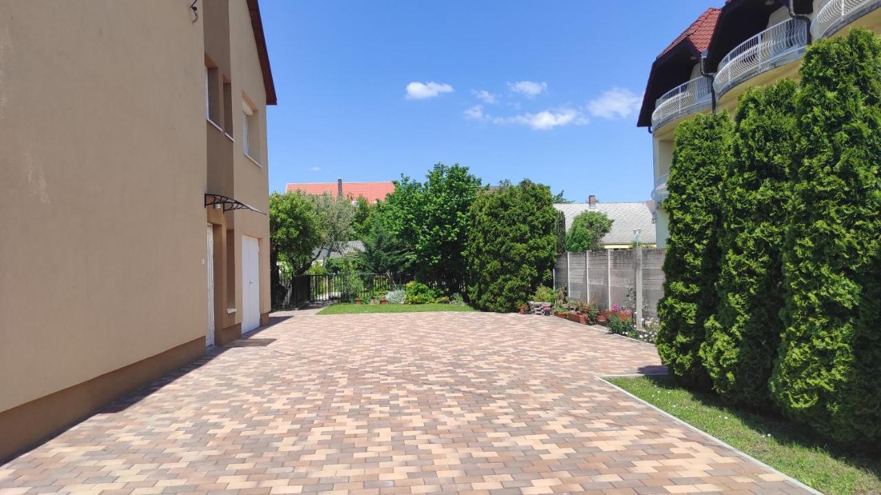 Appartamenti Delle Vacanze Keszthely Bagian luar foto