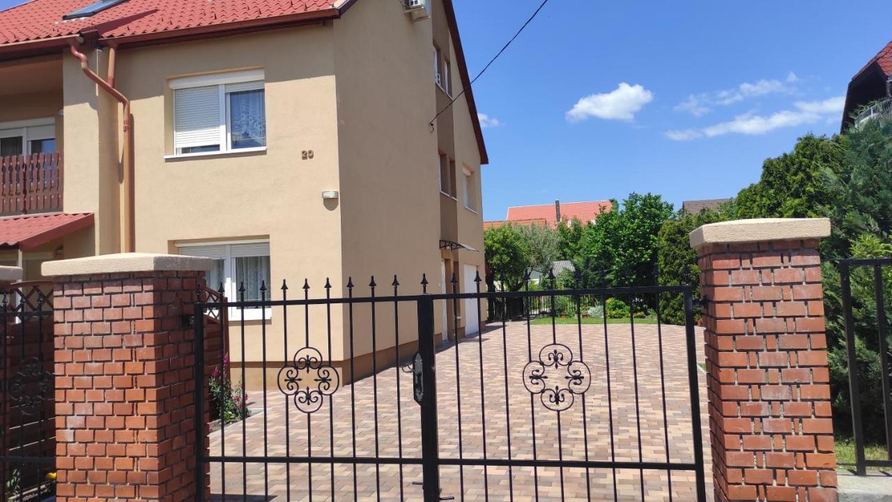Appartamenti Delle Vacanze Keszthely Bagian luar foto