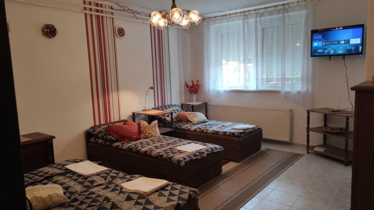 Appartamenti Delle Vacanze Keszthely Bagian luar foto