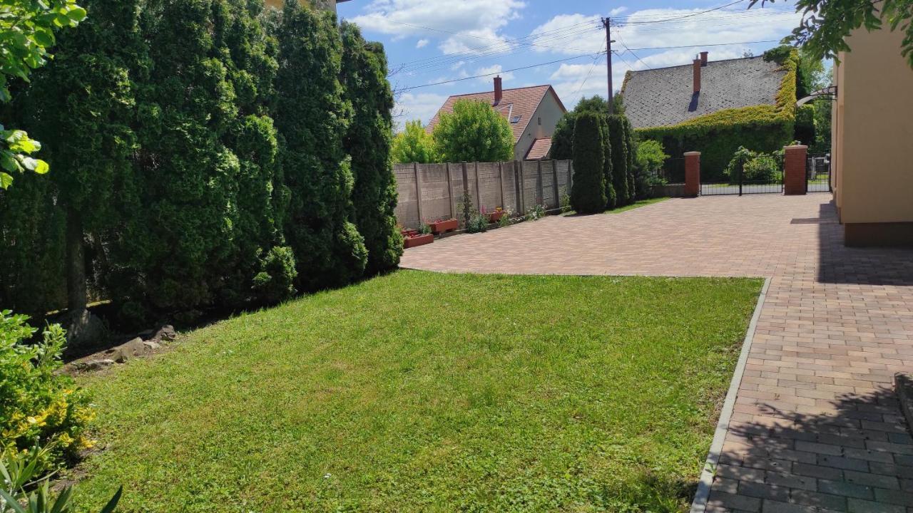 Appartamenti Delle Vacanze Keszthely Bagian luar foto
