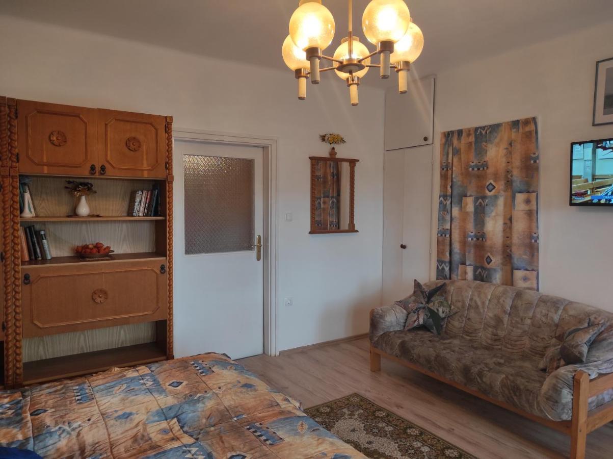 Appartamenti Delle Vacanze Keszthely Bagian luar foto