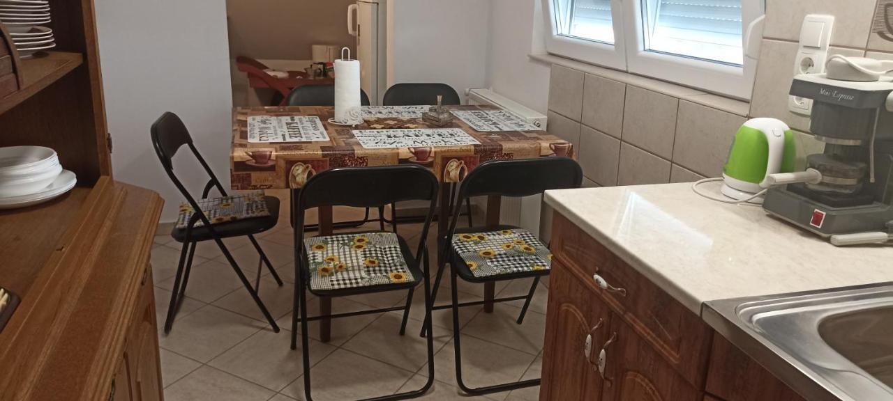 Appartamenti Delle Vacanze Keszthely Bagian luar foto