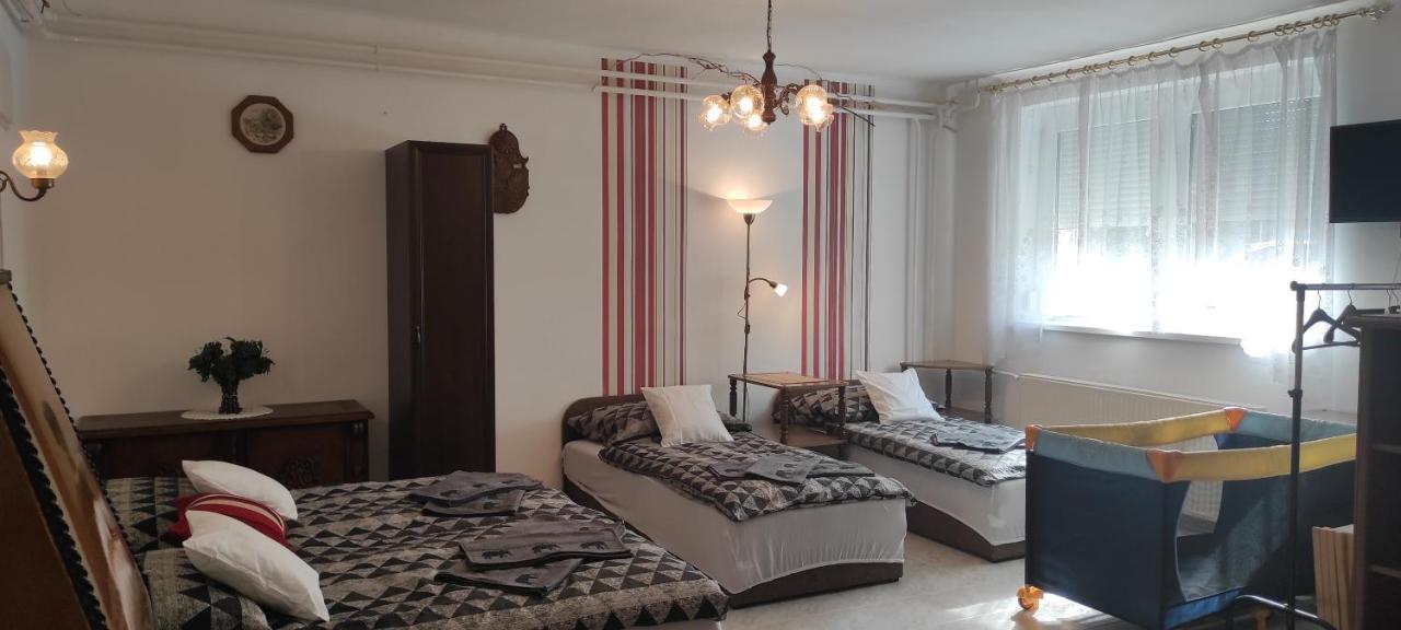 Appartamenti Delle Vacanze Keszthely Bagian luar foto